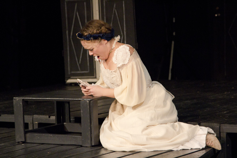 Ophelia (Arielle Palik). (Anna Katycheva / McGill Tribune)